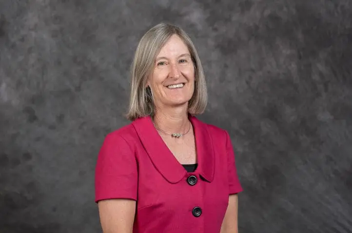 headshot of Kelly Pearce